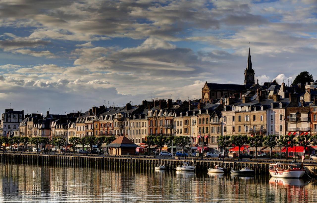 Trouville sur mer vue sur la Touque Extérieur photo