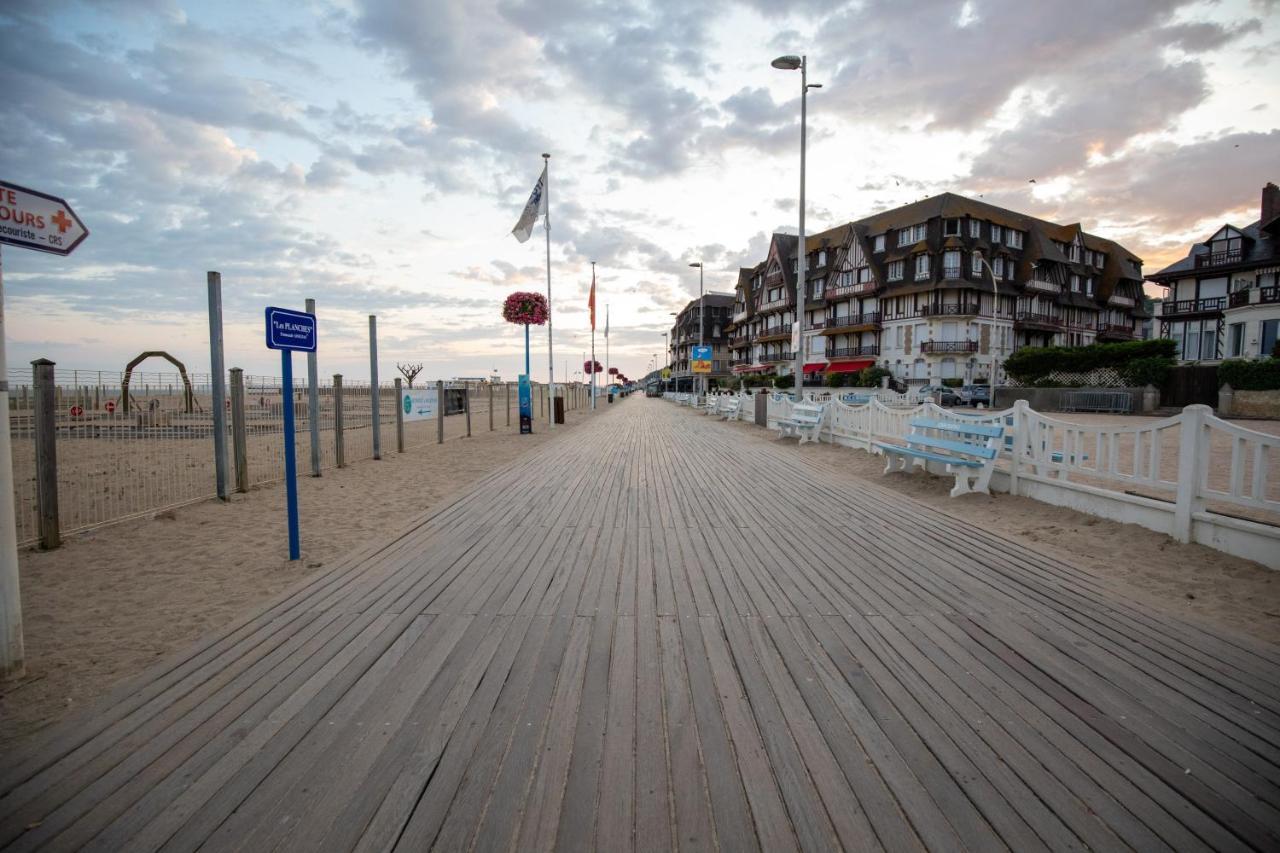 Trouville sur mer vue sur la Touque Extérieur photo