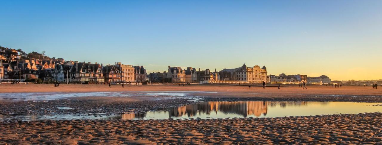 Trouville sur mer vue sur la Touque Extérieur photo